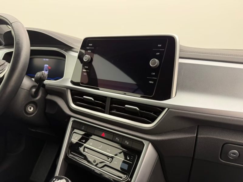 VOLKSWAGEN T-ROC CABRIOLET 1.5 TSI STYLE – CAPOTE ÉLECTRIQUE – DISCOVER MEDIA – COCKPIT PRO – FILET ANTI-REMOUS 2023