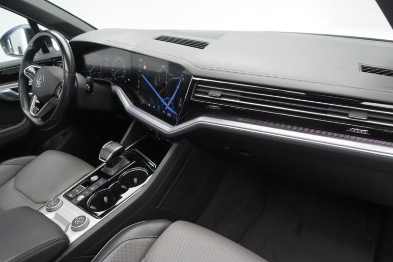 VOLKSWAGEN TOUAREG 3.0 V6 TDI 4MOTION R-LINE – CAMÉRA 360° – PANO – AFFICHAGE TÊTE HAUTE – SIÈGES MASSANTS & VENTILÉS 2022