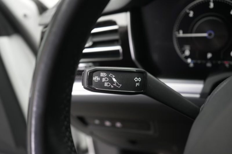 VOLKSWAGEN TOUAREG 3.0 V6 TDI 4MOTION R-LINE – CAMÉRA 360° – PANO – AFFICHAGE TÊTE HAUTE – SIÈGES MASSANTS & VENTILÉS 2022