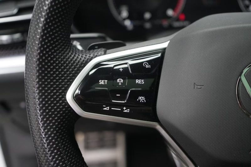VOLKSWAGEN TOUAREG 3.0 V6 TDI 4MOTION R-LINE – CAMÉRA 360° – PANO – AFFICHAGE TÊTE HAUTE – SIÈGES MASSANTS & VENTILÉS 2022