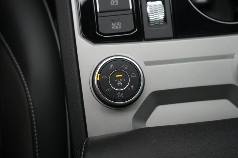 VOLKSWAGEN TOUAREG 3.0 V6 TDI 4MOTION R-LINE – CAMÉRA 360° – PANO – AFFICHAGE TÊTE HAUTE – SIÈGES MASSANTS & VENTILÉS 2022