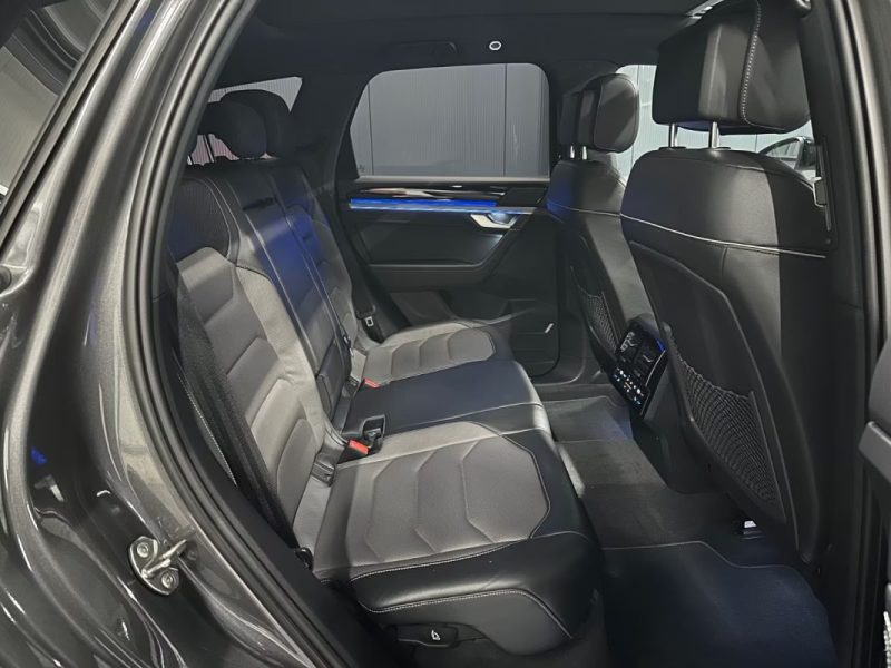 VOLKSWAGEN TOUAREG 3.0 V6 TDI 4MOTION R-LINE BLACK STYLE – PANO – SUSPENSION PNEUMATIQUE – COCKPIT INNOVISION – AFFICHAGE TÊTE HAUTE – SIÈGES MASSANTS & VENTILÉS 2021