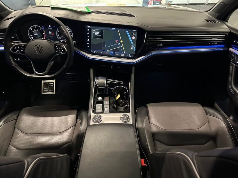 VOLKSWAGEN TOUAREG 3.0 V6 TDI 4MOTION R-LINE BLACK STYLE – PANO – SUSPENSION PNEUMATIQUE – COCKPIT INNOVISION – AFFICHAGE TÊTE HAUTE – SIÈGES MASSANTS & VENTILÉS 2021