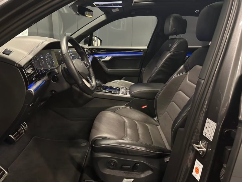 VOLKSWAGEN TOUAREG 3.0 V6 TDI 4MOTION R-LINE BLACK STYLE – PANO – SUSPENSION PNEUMATIQUE – COCKPIT INNOVISION – AFFICHAGE TÊTE HAUTE – SIÈGES MASSANTS & VENTILÉS 2021