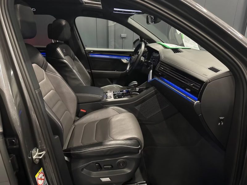 VOLKSWAGEN TOUAREG 3.0 V6 TDI 4MOTION R-LINE BLACK STYLE – PANO – SUSPENSION PNEUMATIQUE – COCKPIT INNOVISION – AFFICHAGE TÊTE HAUTE – SIÈGES MASSANTS & VENTILÉS 2021
