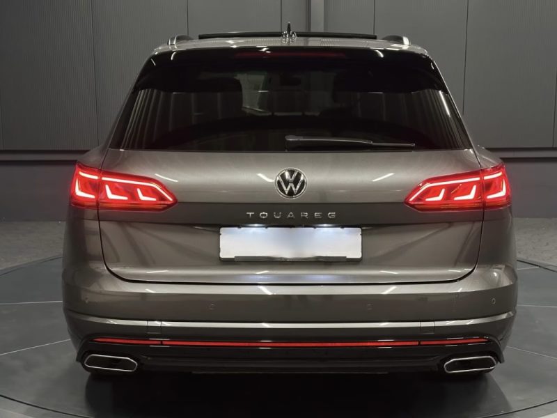 VOLKSWAGEN TOUAREG 3.0 V6 TDI 4MOTION R-LINE BLACK STYLE – PANO – SUSPENSION PNEUMATIQUE – COCKPIT INNOVISION – AFFICHAGE TÊTE HAUTE – SIÈGES MASSANTS & VENTILÉS 2021