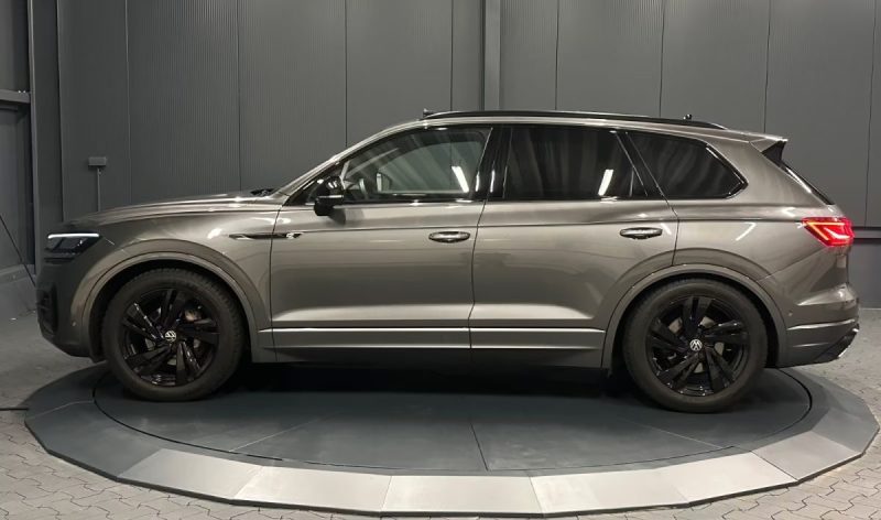 VOLKSWAGEN TOUAREG 3.0 V6 TDI 4MOTION R-LINE BLACK STYLE – PANO – SUSPENSION PNEUMATIQUE – COCKPIT INNOVISION – AFFICHAGE TÊTE HAUTE – SIÈGES MASSANTS & VENTILÉS 2021