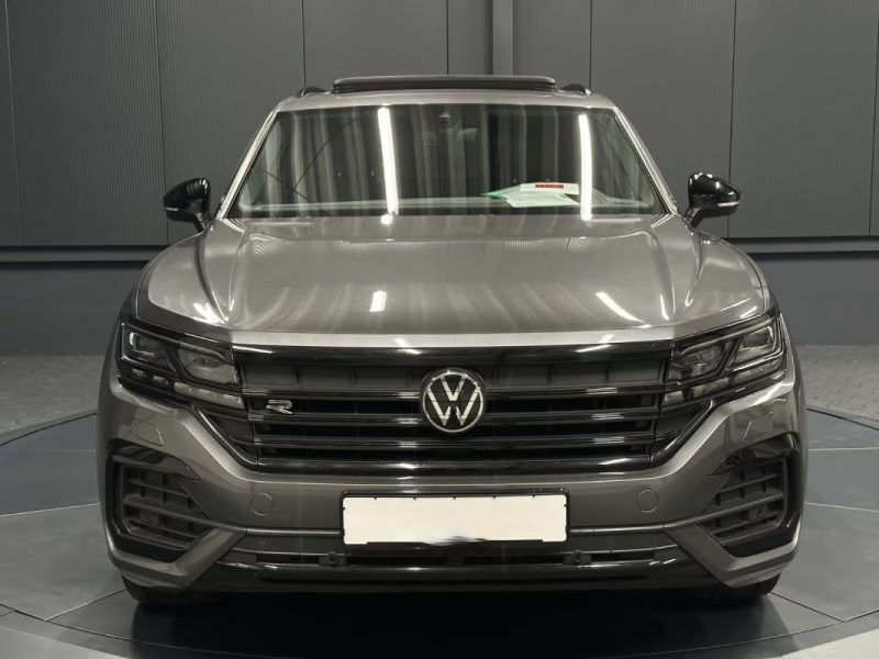 VOLKSWAGEN TOUAREG 3.0 V6 TDI 4MOTION R-LINE BLACK STYLE – PANO – SUSPENSION PNEUMATIQUE – COCKPIT INNOVISION – AFFICHAGE TÊTE HAUTE – SIÈGES MASSANTS & VENTILÉS 2021