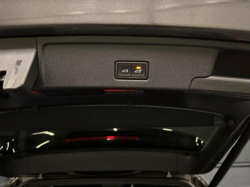 VOLKSWAGEN TOUAREG 3.0 V6 TDI 4MOTION R-LINE BLACK STYLE – PANO – SUSPENSION PNEUMATIQUE – COCKPIT INNOVISION – AFFICHAGE TÊTE HAUTE – SIÈGES MASSANTS & VENTILÉS 2021