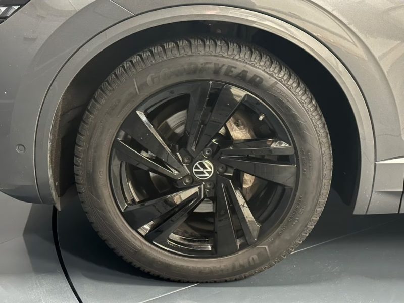 VOLKSWAGEN TOUAREG 3.0 V6 TDI 4MOTION R-LINE BLACK STYLE – PANO – SUSPENSION PNEUMATIQUE – COCKPIT INNOVISION – AFFICHAGE TÊTE HAUTE – SIÈGES MASSANTS & VENTILÉS 2021