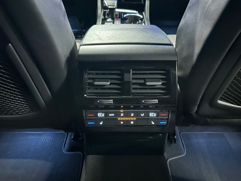 VOLKSWAGEN TOUAREG 3.0 V6 TDI 4MOTION R-LINE BLACK STYLE – PANO – SUSPENSION PNEUMATIQUE – COCKPIT INNOVISION – AFFICHAGE TÊTE HAUTE – SIÈGES MASSANTS & VENTILÉS 2021