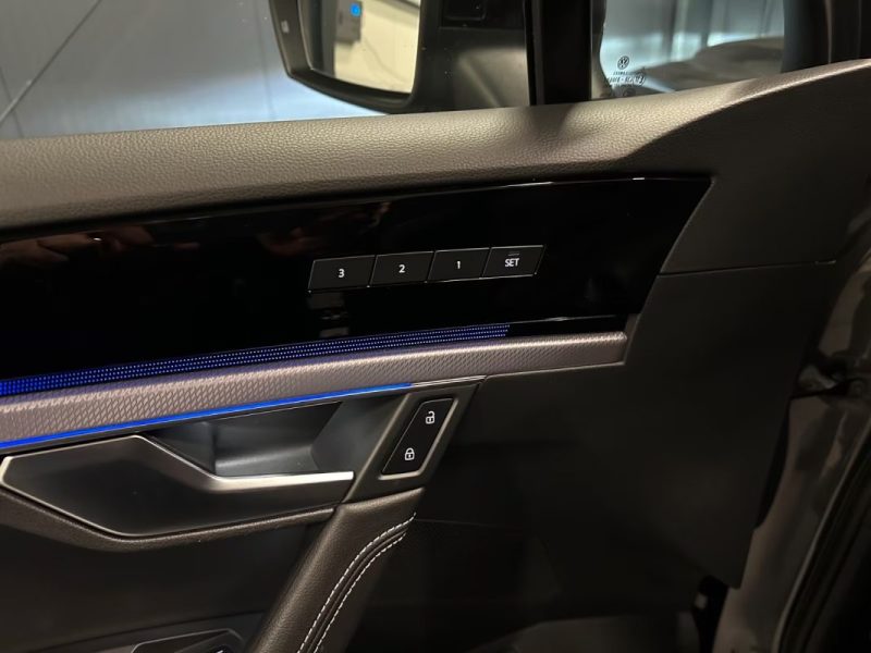VOLKSWAGEN TOUAREG 3.0 V6 TDI 4MOTION R-LINE BLACK STYLE – PANO – SUSPENSION PNEUMATIQUE – COCKPIT INNOVISION – AFFICHAGE TÊTE HAUTE – SIÈGES MASSANTS & VENTILÉS 2021