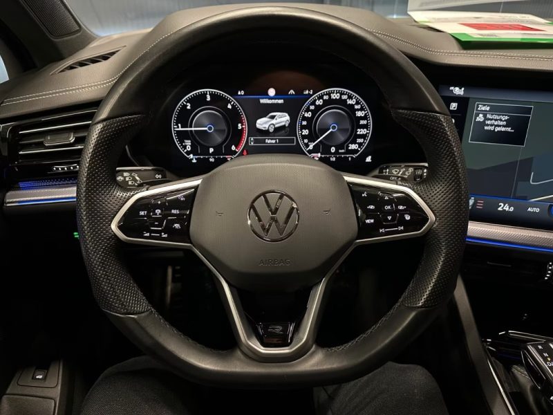 VOLKSWAGEN TOUAREG 3.0 V6 TDI 4MOTION R-LINE BLACK STYLE – PANO – SUSPENSION PNEUMATIQUE – COCKPIT INNOVISION – AFFICHAGE TÊTE HAUTE – SIÈGES MASSANTS & VENTILÉS 2021