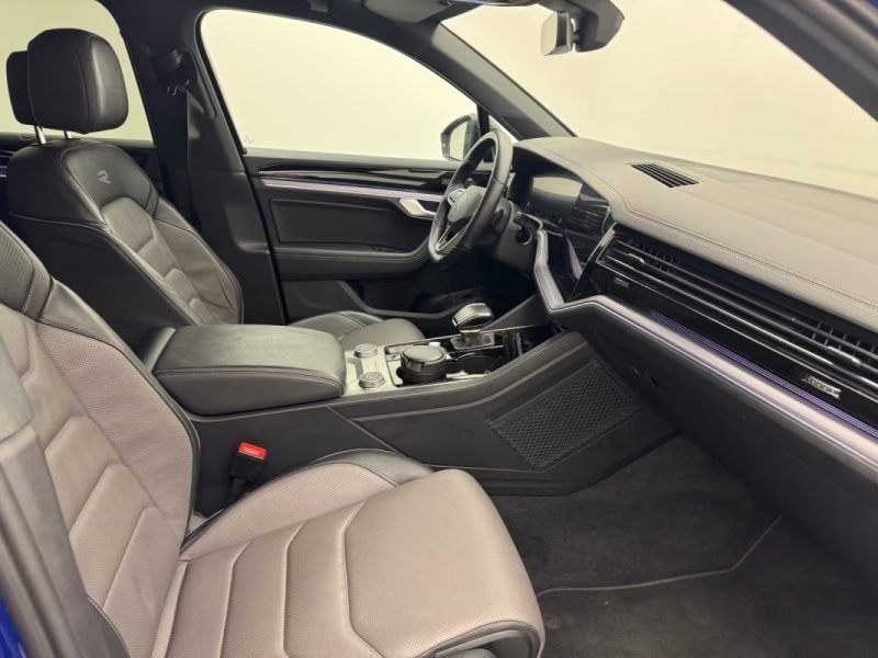 VOLKSWAGEN TOUAREG 3.0 V6 TDI 4MOTION R-LINE BLACK STYLE – PANO – SUSPENSION PNEUMATIQUE – COCKPIT INNOVISION – SIÈGES MASSANTS & VENTILÉS – ATTELAGE 2022
