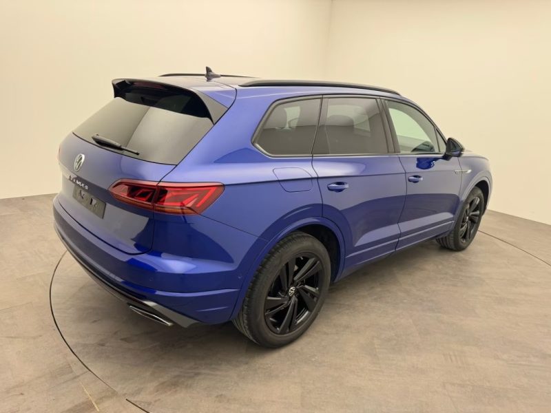 VOLKSWAGEN TOUAREG 3.0 V6 TDI 4MOTION R-LINE BLACK STYLE – PANO – SUSPENSION PNEUMATIQUE – COCKPIT INNOVISION – SIÈGES MASSANTS & VENTILÉS – ATTELAGE 2022