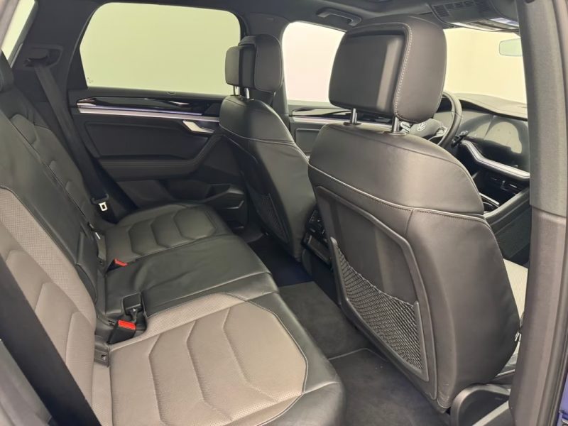 VOLKSWAGEN TOUAREG 3.0 V6 TDI 4MOTION R-LINE BLACK STYLE – PANO – SUSPENSION PNEUMATIQUE – COCKPIT INNOVISION – SIÈGES MASSANTS & VENTILÉS – ATTELAGE 2022