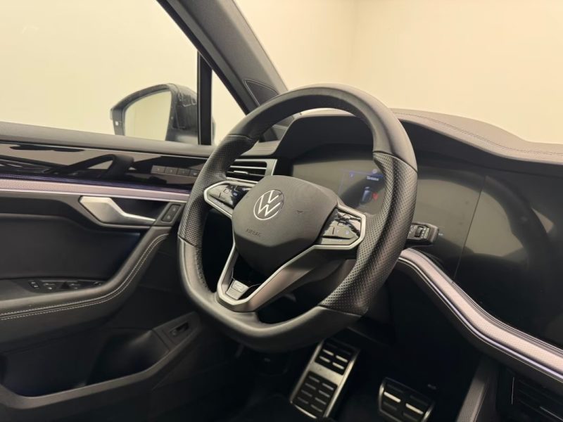 VOLKSWAGEN TOUAREG 3.0 V6 TDI 4MOTION R-LINE BLACK STYLE – PANO – SUSPENSION PNEUMATIQUE – COCKPIT INNOVISION – SIÈGES MASSANTS & VENTILÉS – ATTELAGE 2022