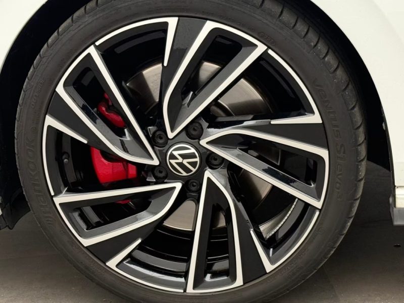VOLKSWAGEN GOLF 8 GTI 2.0 TSI DSG BLACK STYLE – PANO – JANTES 19\" ADELAIDE – SYSTÈME SON HARMAN KARDON – COCKPIT DIGITAL PRO – PACK BUSINESS PREMIUM 2022