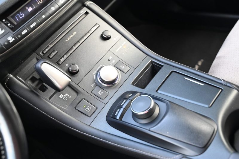 LEXUS CT200H 1.8 136CH DESIGN 10/2015