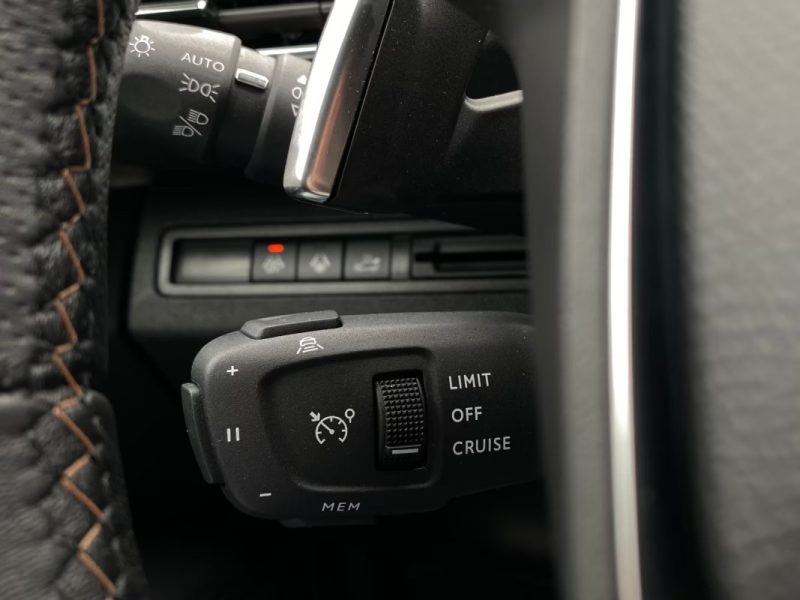 PEUGEOT 3008 HYBRID 136 GT – CAMÉRA 360° – RÉGULATEUR ADAPTATIF (ACC) – PNEUS TOUTES SAISONS 2024