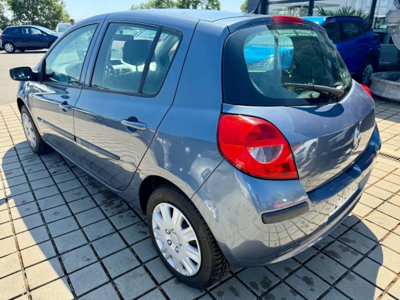 RENAULT CLIO III CONFORT DYNAMIQUE 1.5DCI 70CH
