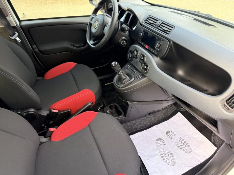 FIAT PANDA 3 1.2 8V 69 POP PREMIÈRE MAIN