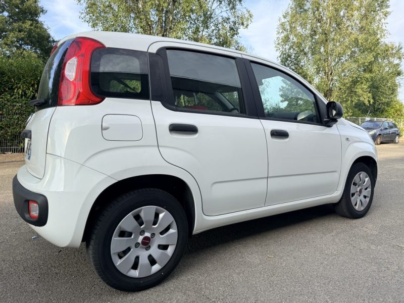 FIAT PANDA 3 1.2 8V 69 POP PREMIÈRE MAIN