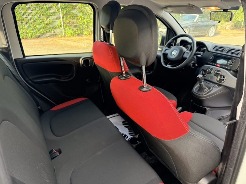 FIAT PANDA 3 1.2 8V 69 POP PREMIÈRE MAIN