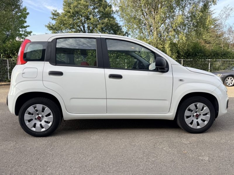FIAT PANDA 3 1.2 8V 69 POP PREMIÈRE MAIN