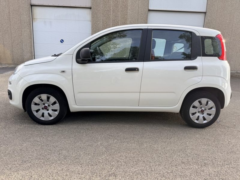 FIAT PANDA 3 1.2 8V 69 POP PREMIÈRE MAIN