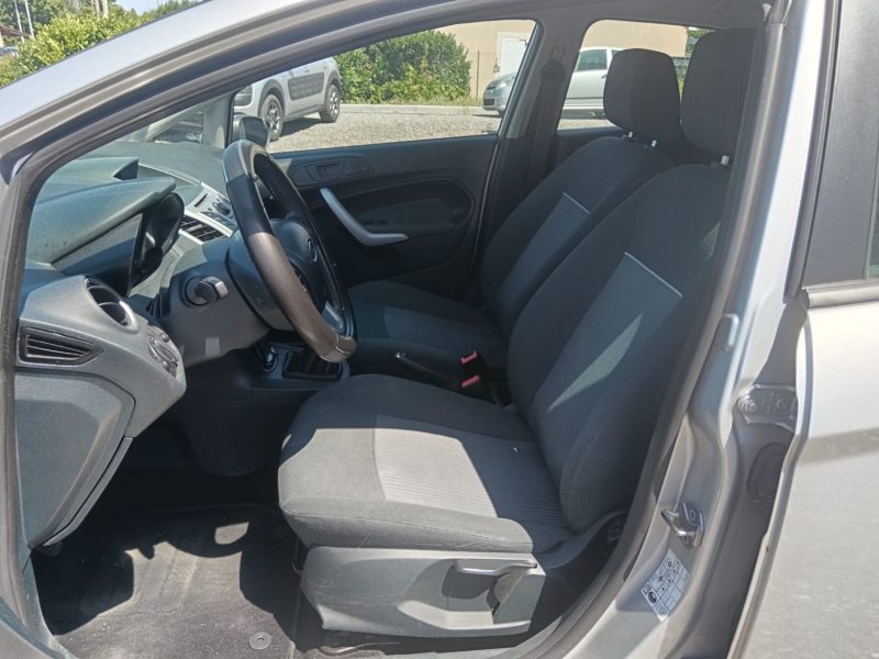 FORD FIESTA 1.25 82 CV AMBIENTE / CLIM USB AUX / 112650 KMS