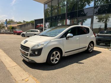 PEUGEOT 3008 ALLURE 150 ch 2.0 HDi Toit panoramique / Attelage