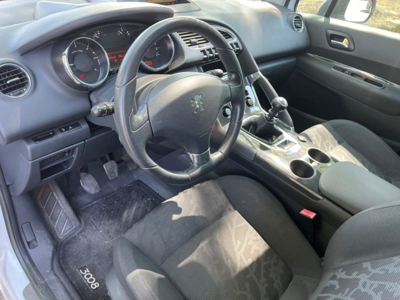 PEUGEOT 3008 ALLURE 150 ch 2.0 HDi Toit panoramique / Attelage