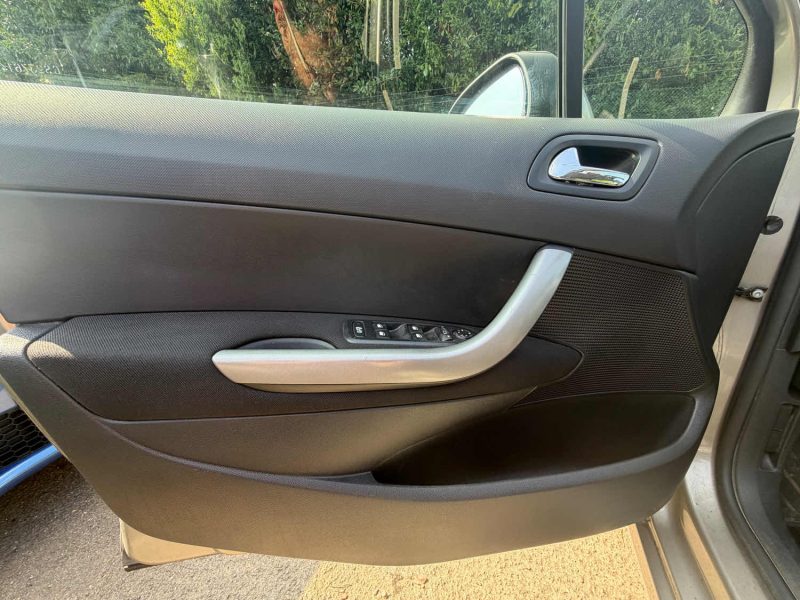 PEUGEOT 308 1.6 VTI D-SIGN 2012