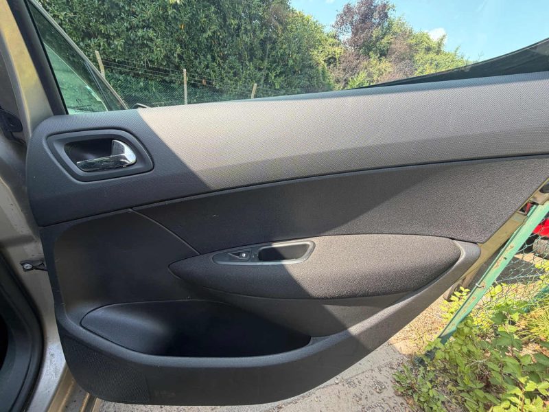 PEUGEOT 308 1.6 VTI D-SIGN 2012