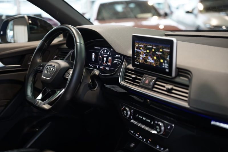 AUDI SQ5 3.0 TDI QUATTRO 347 CH – TURBO BLUE – SUSPENSION PNEUMATIQUE – MATRIX LED – PANO – AFFICHAGE TÊTE HAUTE – CAMÉRA 360° – ATTELAGE 2020