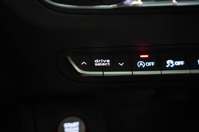 AUDI SQ5 3.0 TDI QUATTRO 347CH MATRIX PANO  TÊTE HAUTE ATTELAGE 