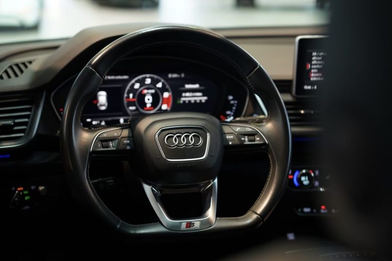 AUDI SQ5 3.0 TDI QUATTRO 347 CH – TURBO BLUE – SUSPENSION PNEUMATIQUE – MATRIX LED – PANO – AFFICHAGE TÊTE HAUTE – CAMÉRA 360° – ATTELAGE 2020