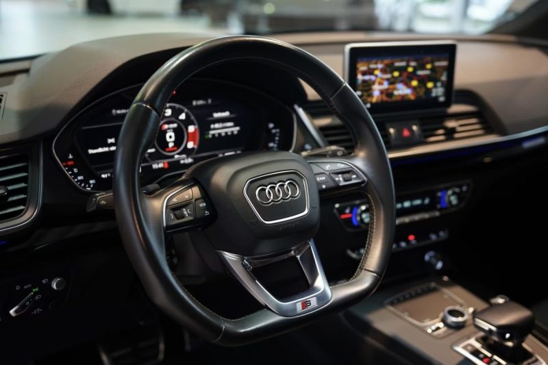 AUDI SQ5 3.0 TDI QUATTRO 347 CH – TURBO BLUE – SUSPENSION PNEUMATIQUE – MATRIX LED – PANO – AFFICHAGE TÊTE HAUTE – CAMÉRA 360° – ATTELAGE 2020
