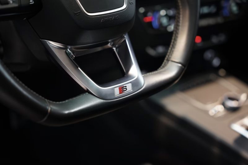 AUDI SQ5 3.0 TDI QUATTRO 347 CH – TURBO BLUE – SUSPENSION PNEUMATIQUE – MATRIX LED – PANO – AFFICHAGE TÊTE HAUTE – CAMÉRA 360° – ATTELAGE 2020