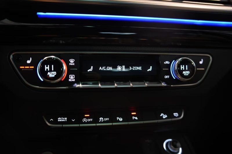 AUDI SQ5 3.0 TDI QUATTRO 347 CH – TURBO BLUE – SUSPENSION PNEUMATIQUE – MATRIX LED – PANO – AFFICHAGE TÊTE HAUTE – CAMÉRA 360° – ATTELAGE 2020