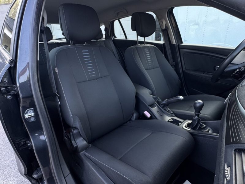 RENAULT MEGANE 1.6 I 110Ch PACK CONFORT GARANTIE 6 MOIS 