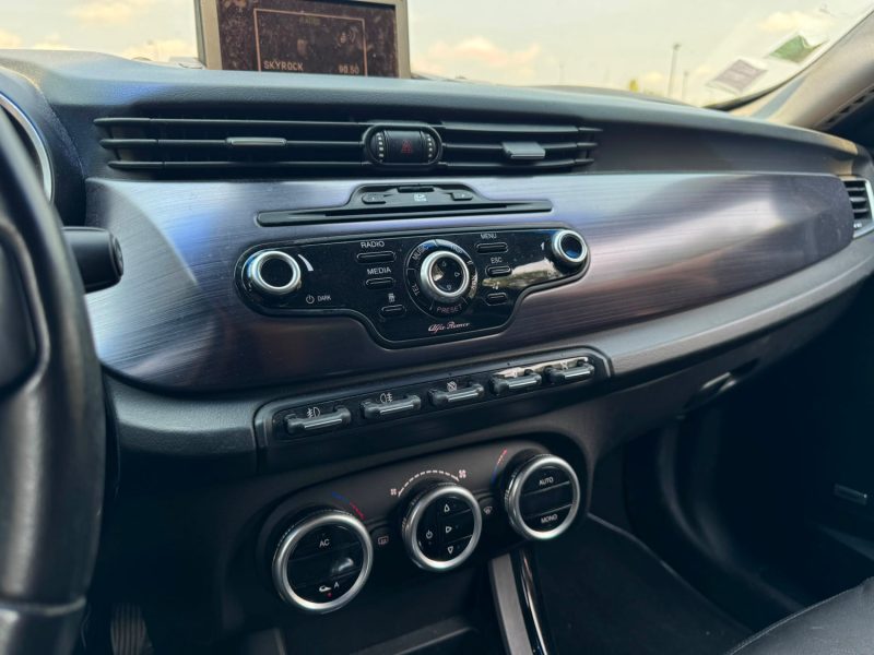 ALFA ROMEO GIULIETTA  DISTINCTIVE garantie 12 mois