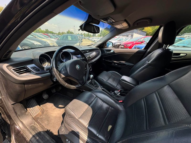 ALFA ROMEO GIULIETTA  DISTINCTIVE garantie 12 mois
