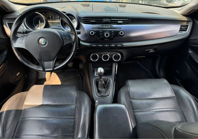 ALFA ROMEO GIULIETTA  DISTINCTIVE garantie 12 mois