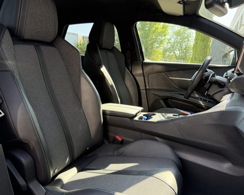 PEUGEOT 3008 DIESEL - ALLURE PACK - 130ch - Sièges chauffants - Entretien Peugeot - Hayon motorisé