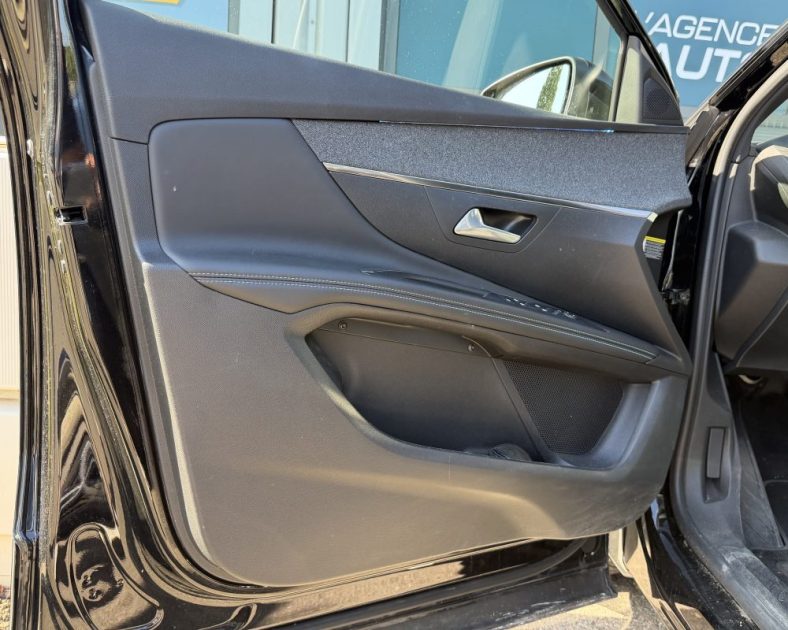 PEUGEOT 3008 DIESEL - ALLURE PACK - 130ch - Sièges chauffants - Entretien Peugeot - Hayon motorisé