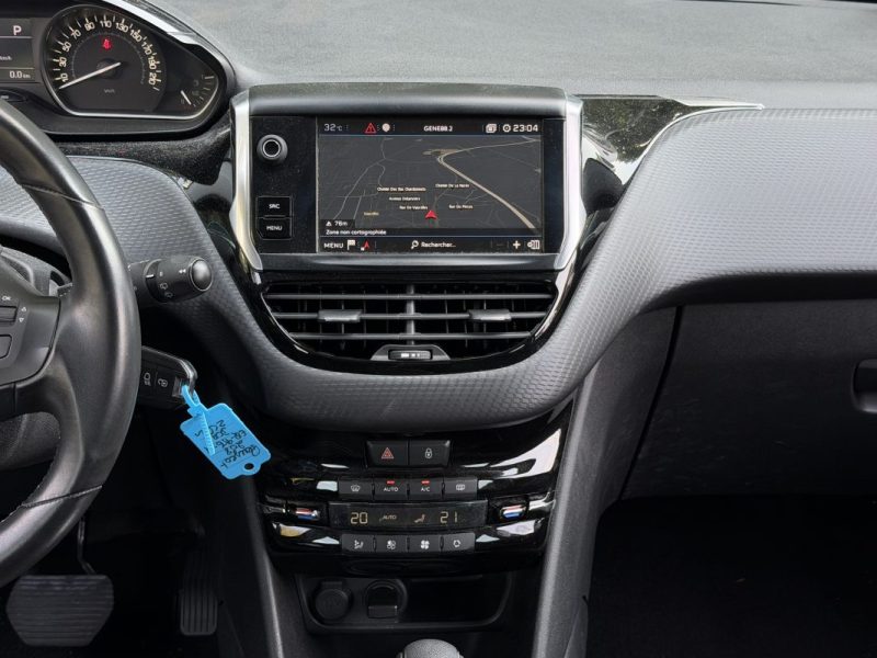 PEUGEOT 208 PHASE 2 ALLURE 1.2 TURBO 110 Cv BOITE AUTOMATIQUE / 11 800 Kms REEL - GARANTIE 1 AN