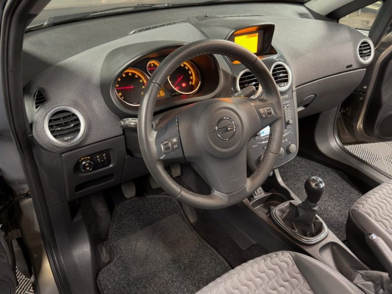 OPEL CORSA IV PHASE 2 COSMO 1.4 TURBO TWINPORT 120 TOIT OUVRANT ECRAN GPS 25 100 Kms - GARANTIE 1 AN