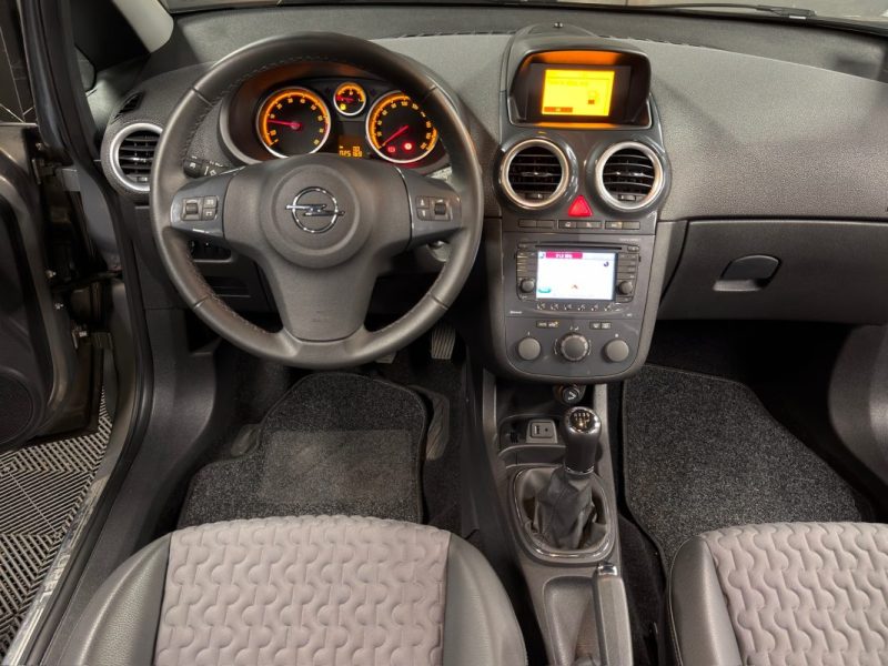 OPEL CORSA IV PHASE 2 COSMO 1.4 TURBO TWINPORT 120 TOIT OUVRANT ECRAN GPS 25 100 Kms - GARANTIE 1 AN